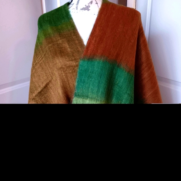 Artisanal Alpaca blend Shawl multicolor handmade in Ecuador,assortment of Colors - Picture 14 of 16